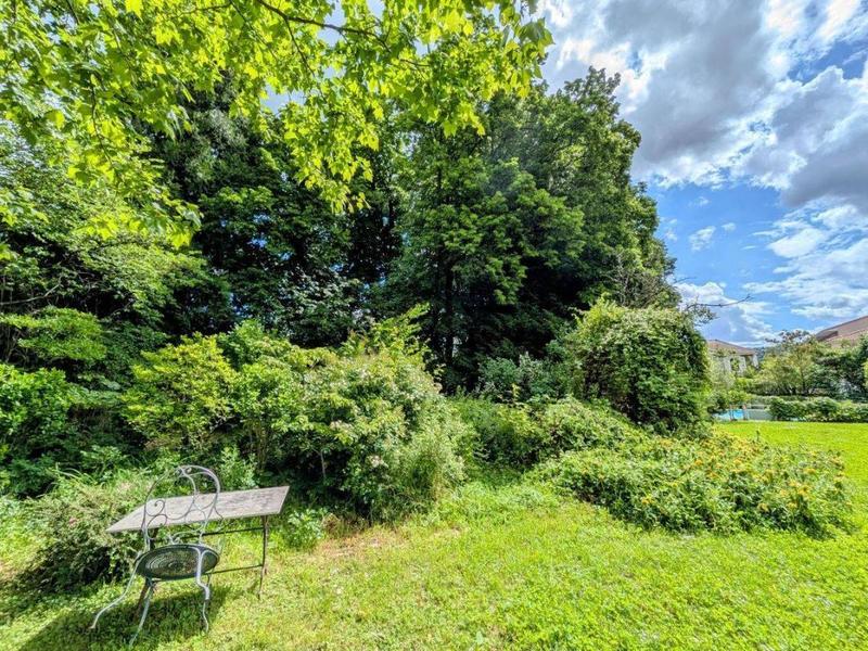 Propriété - 700 m² - 22 pièces