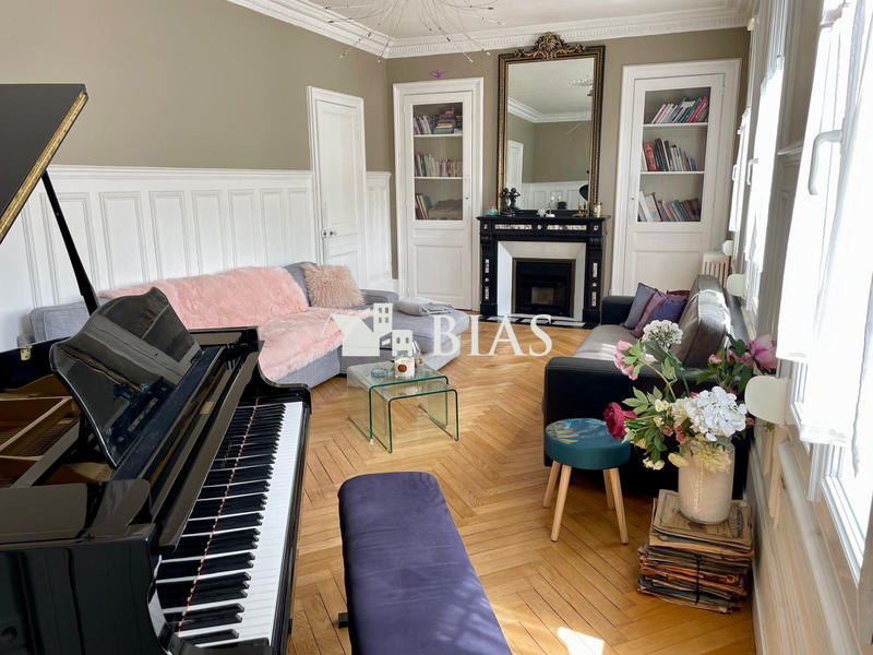 Maison - 236 m² - 7 pièces