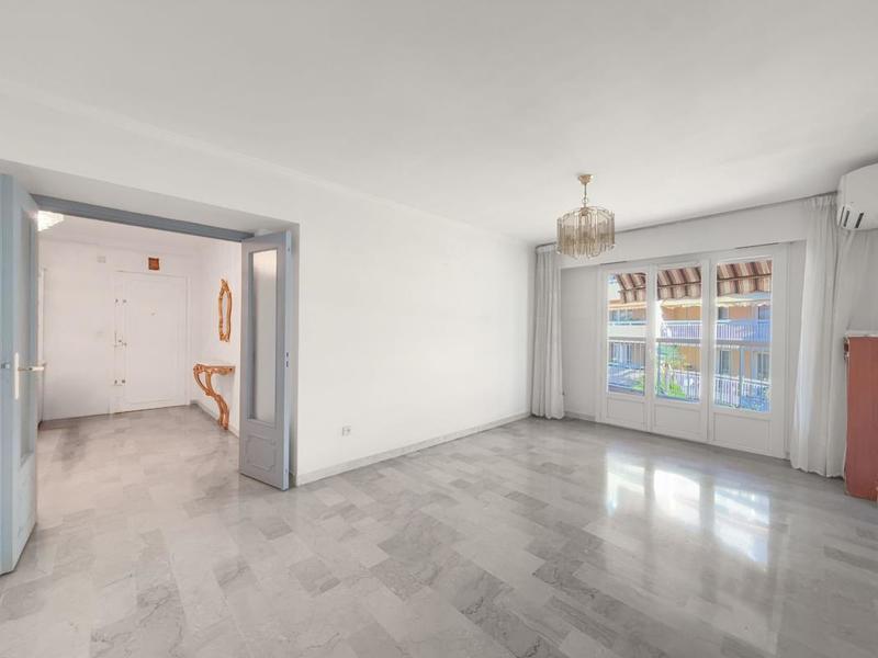 Appartement - 90 m² - 4 pièces