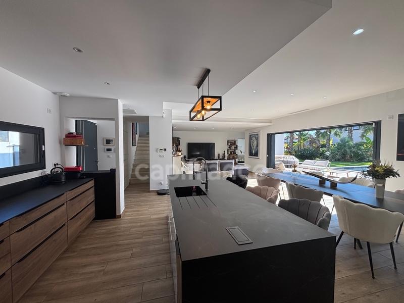 Maison - 200 m² - 6 pièces