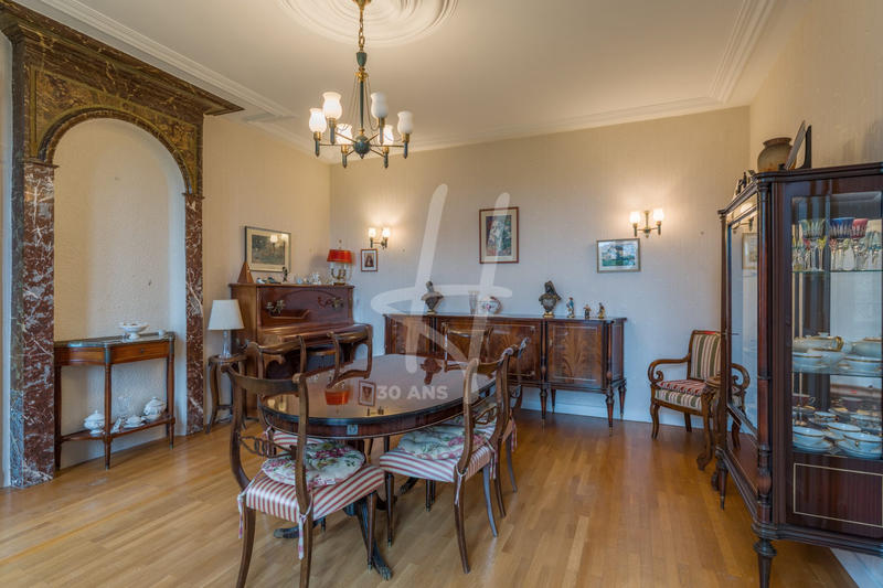 Maison - 226 m² - 7 pièces