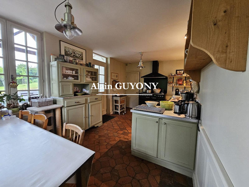 Maison - 441 m² - 14 pièces