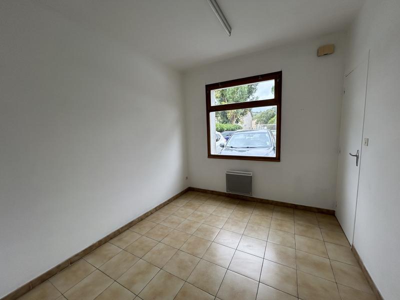 Local d'activités - 94 m² - 4 pièces