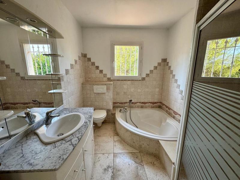 Maison - 205 m² - 5 pièces