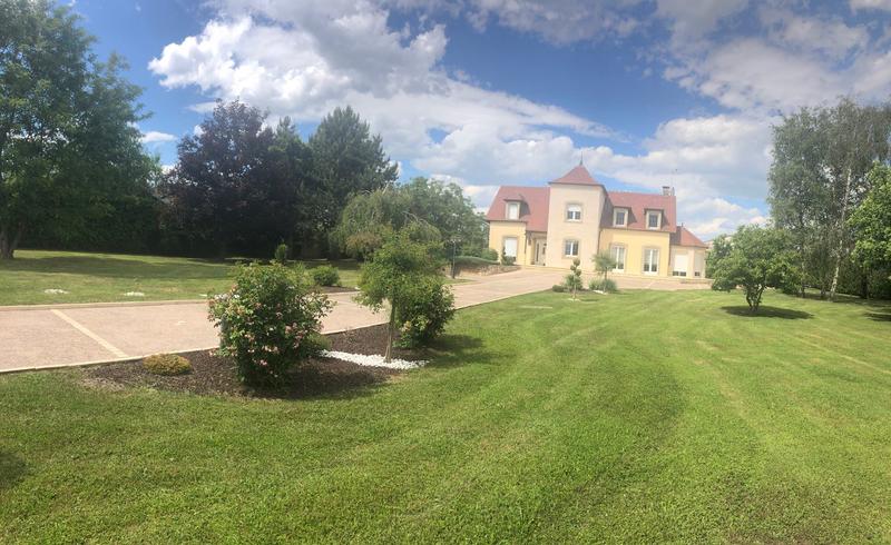 Maison traditionnelle - 180 m² - 8 pièces