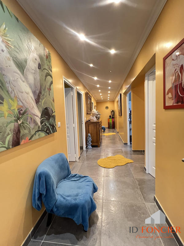 Maison - 220 m² - 9 pièces