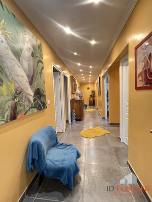 Maison - 220 m² - 9 pièces