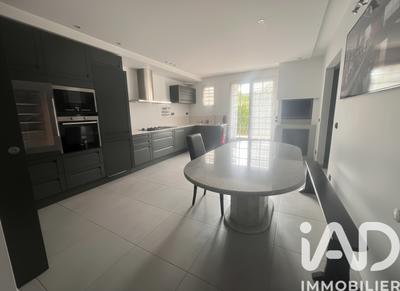 Maison - 187 m² - 7 pièces