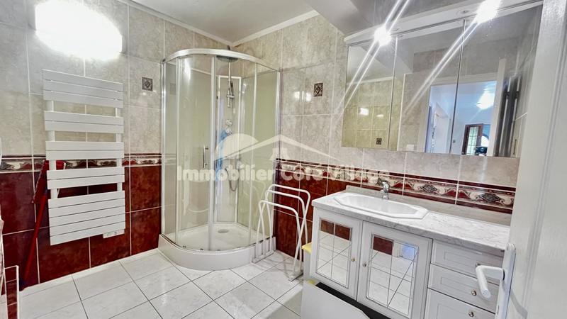 Propriété - 208 m² - 8 pièces