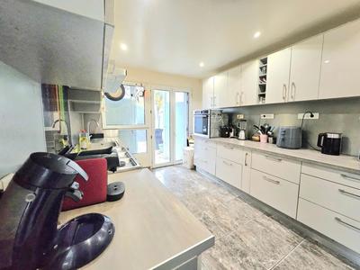 Maison - 195 m² - 7 pièces