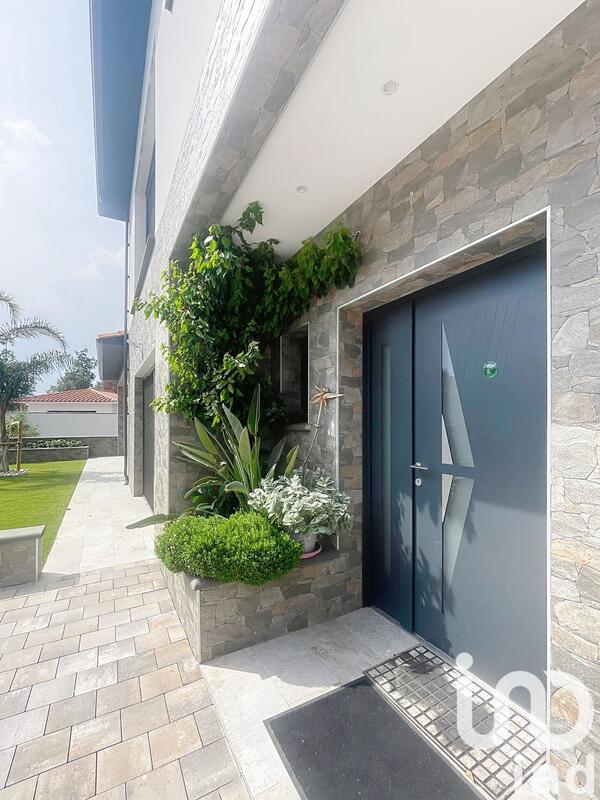 Maison - 195 m² - 5 pièces