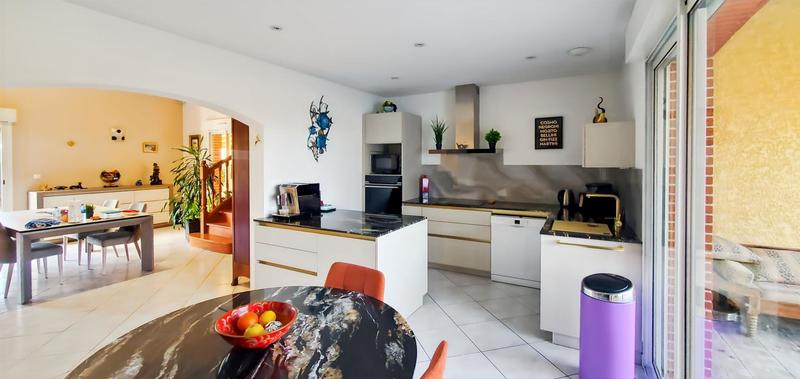 Villa - 242 m² - 7 pièces