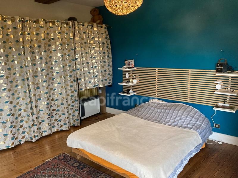 Maison - 240 m² - 9 pièces