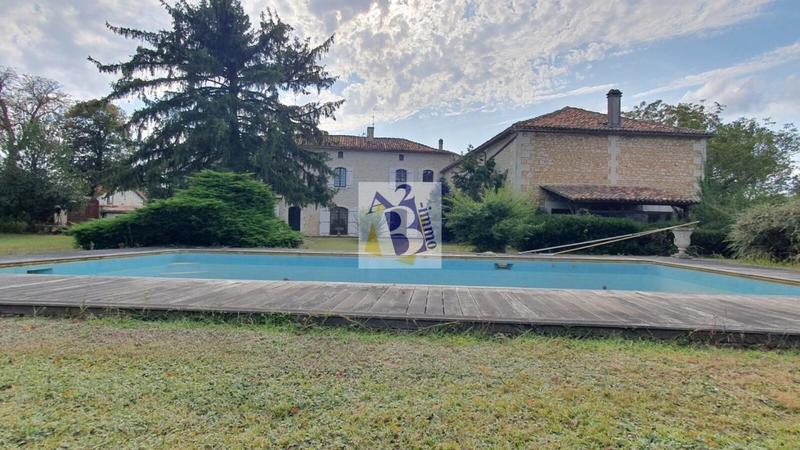 Maison - 221 m² - 9 pièces