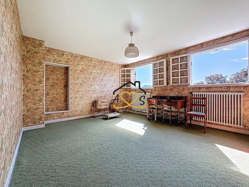 Maison - 240 m² - 11 pièces