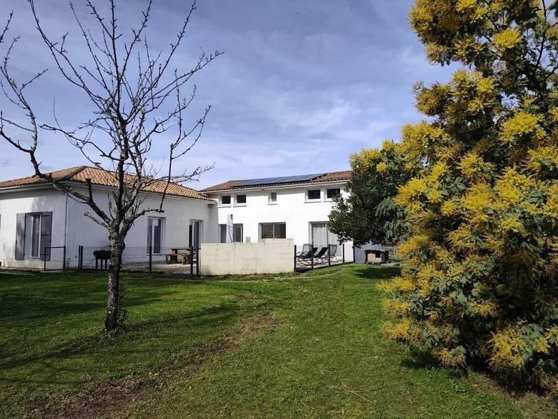 Maison - 205 m² - 9 pièces