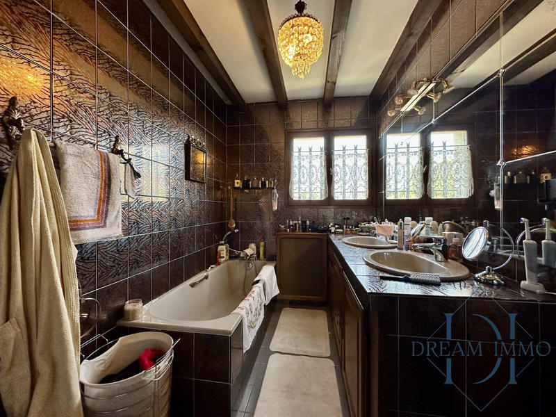 Maison ancienne - 322 m² - 7 pièces