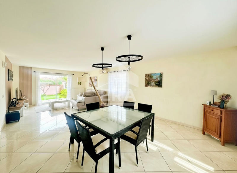 Maison - 180 m² - 8 pièces