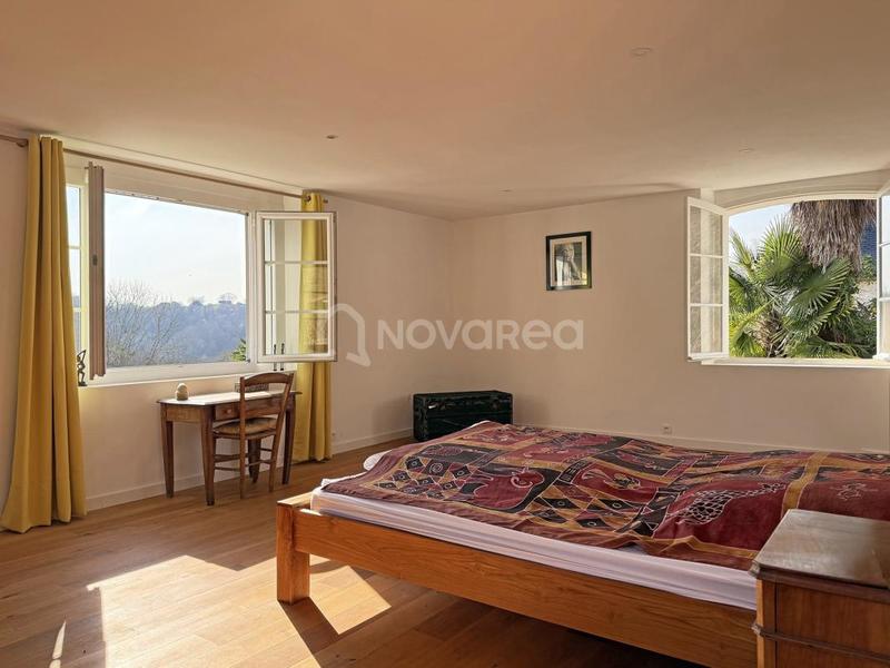 Propriété - 445 m² - 12 pièces