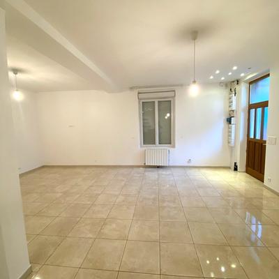 Maison - 210 m² - 6 pièces