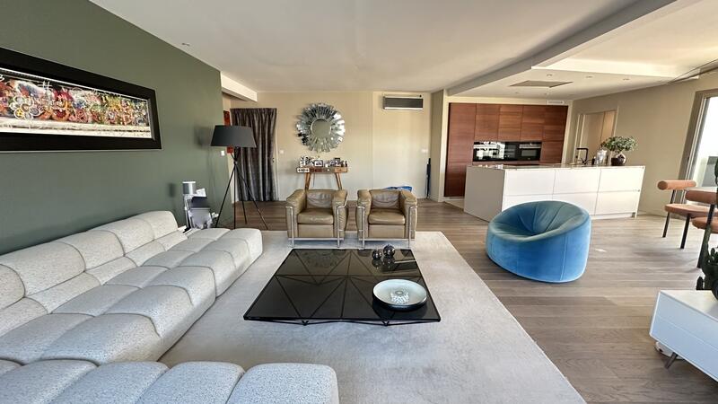 Appartement sur toit - 100 m² - 3 pièces