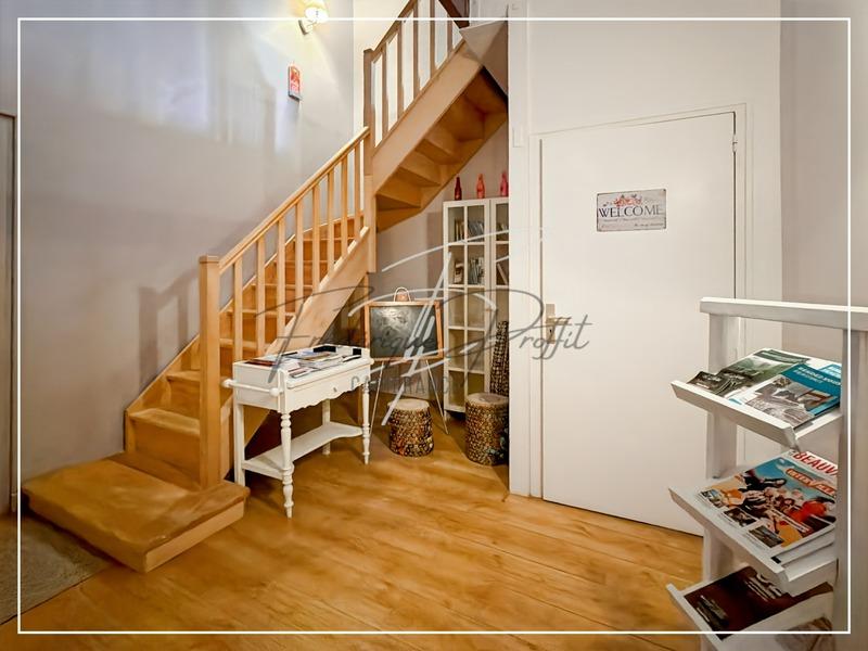 Demeure - 368 m² - 11 pièces