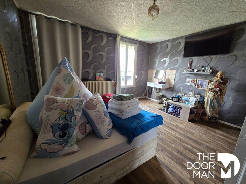 Maison - 270 m² - 9 pièces