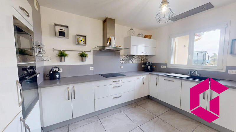 Maison - 181 m² - 5 pièces