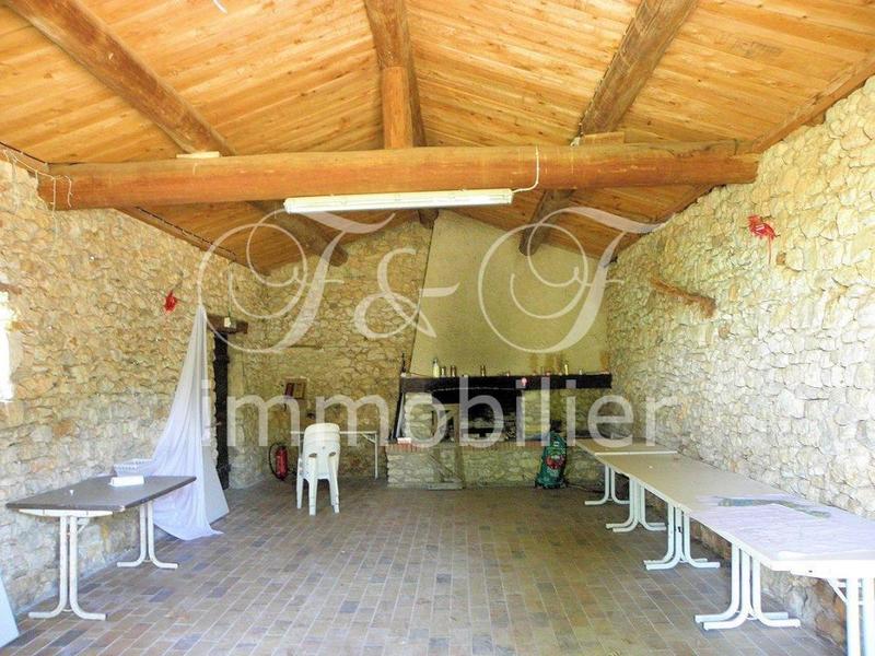 Propriété - 3 000 m²