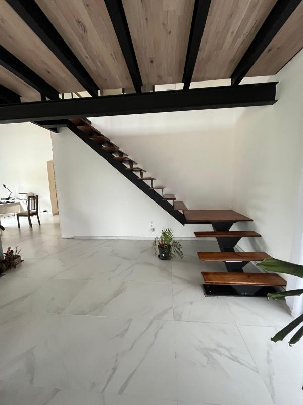 Maison - 204 m² - 5 pièces