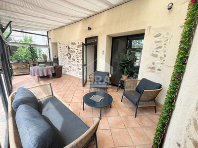 Maison - 245 m² - 11 pièces