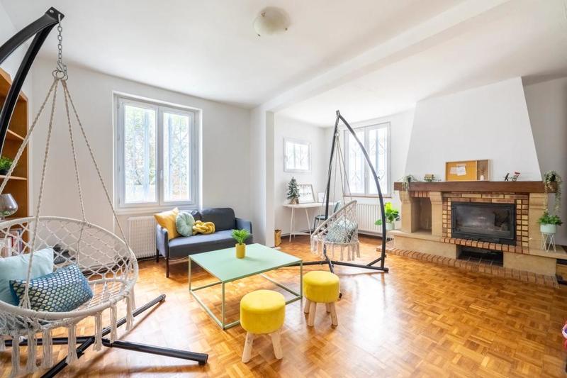 Maison - 178 m² - 8 pièces