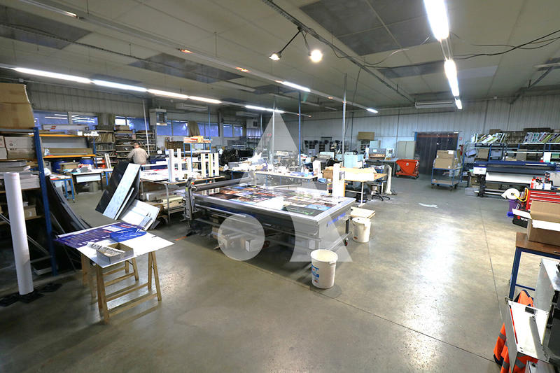 Local d'activité / Entrepôt - 571 m²