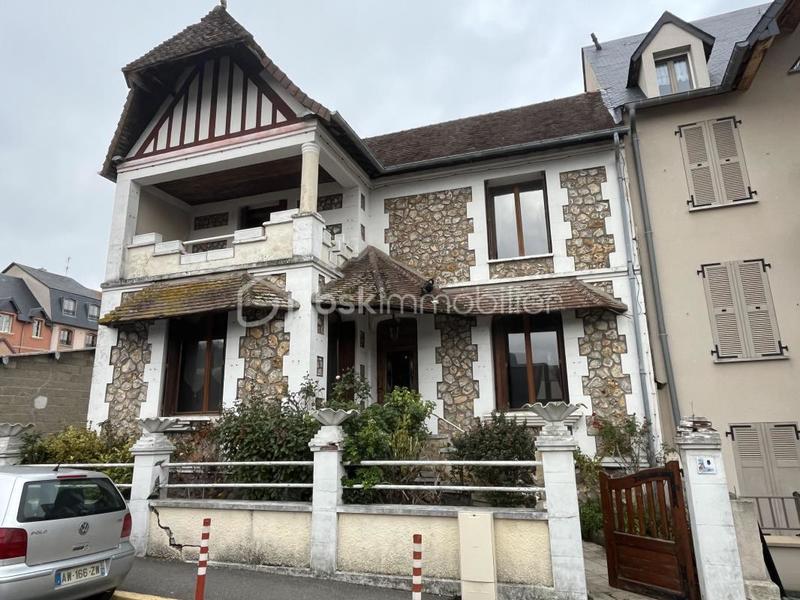 Maison - 215 m² - 5 pièces