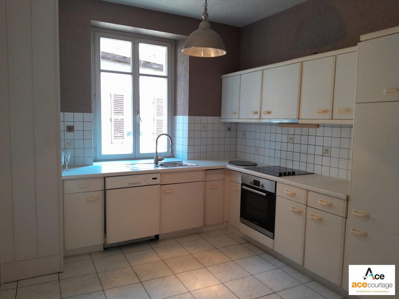 Maison - 212 m² - 9 pièces