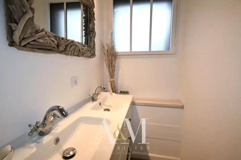 Maison - 180 m² - 7 pièces