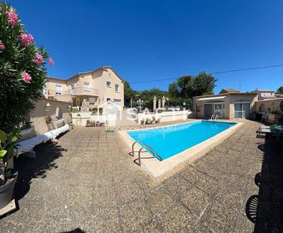 Maison - 220 m² - 7 pièces