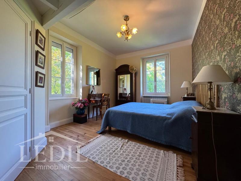 Propriété - 300 m² - 7 pièces