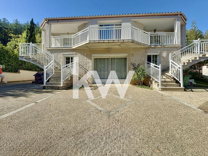 Maison - 245 m² - 8 pièces