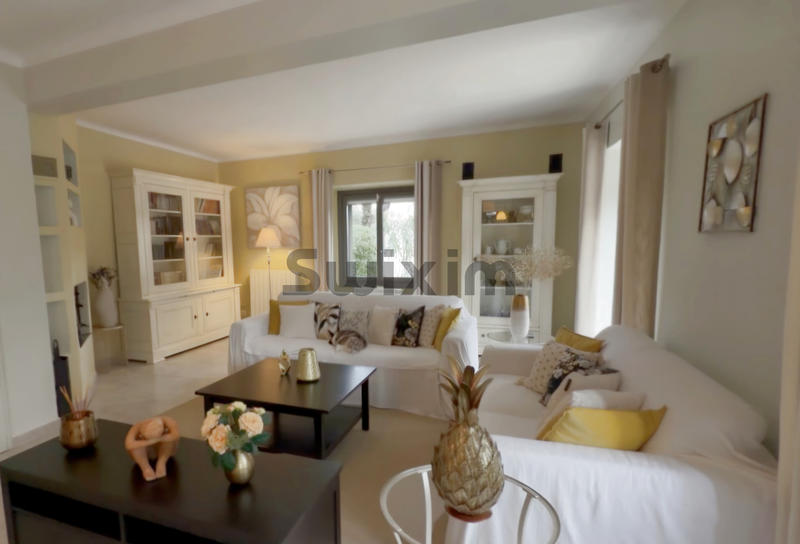 Maison - 205 m² - 6 pièces