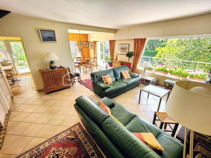 Demeure - 181 m² - 8 pièces