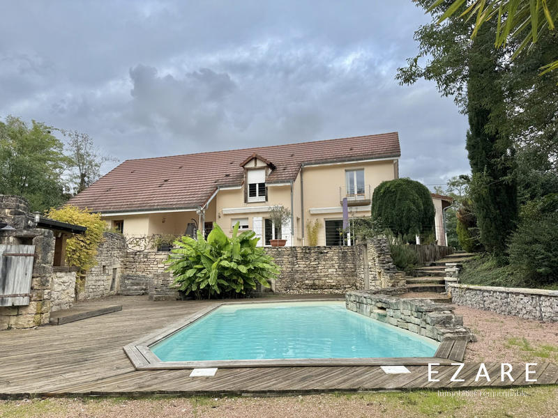 Maison - 251 m² - 7 pièces