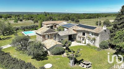 Maison - 241 m² - 10 pièces