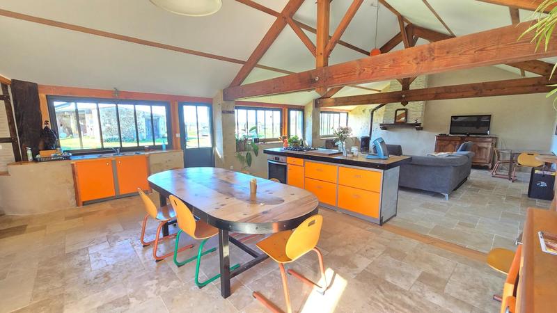 Maison - 143 m² - 2 pièces