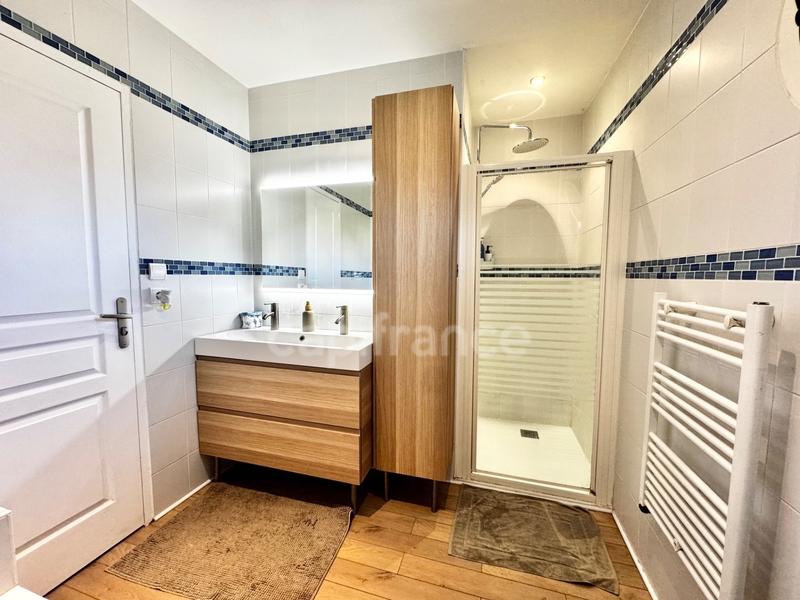 Maison - 170 m² - 9 pièces