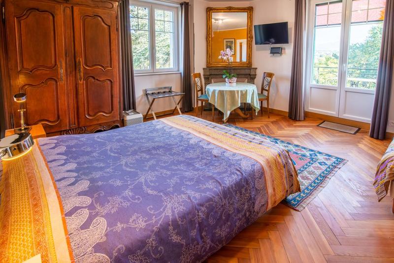 Demeure - 273 m² - 11 pièces