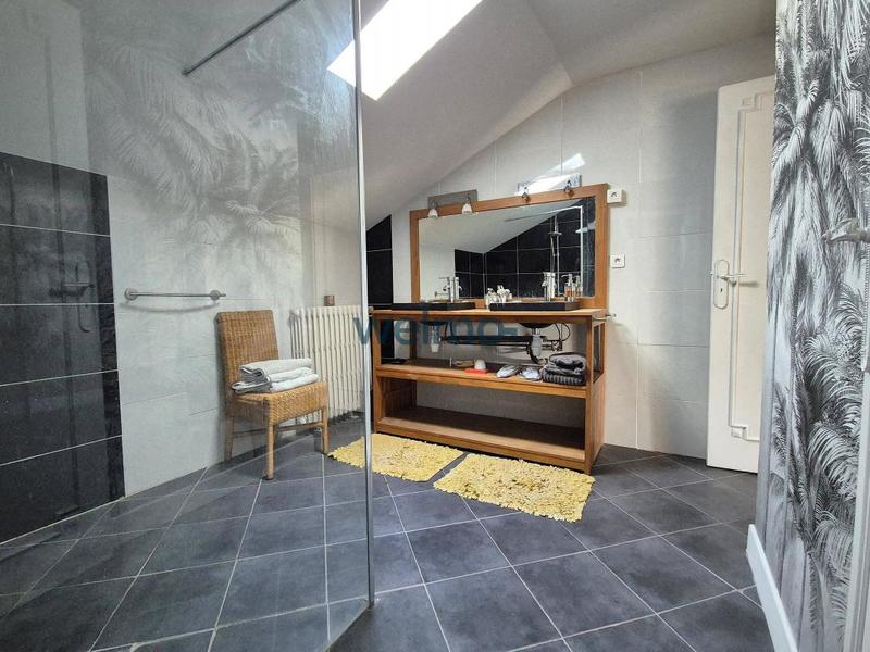 Maison - 715 m² - 13 pièces