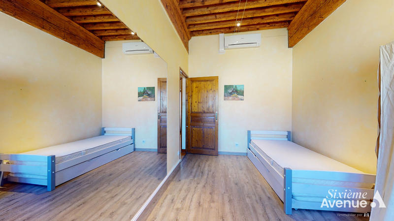 Maison - 405 m² - 12 pièces