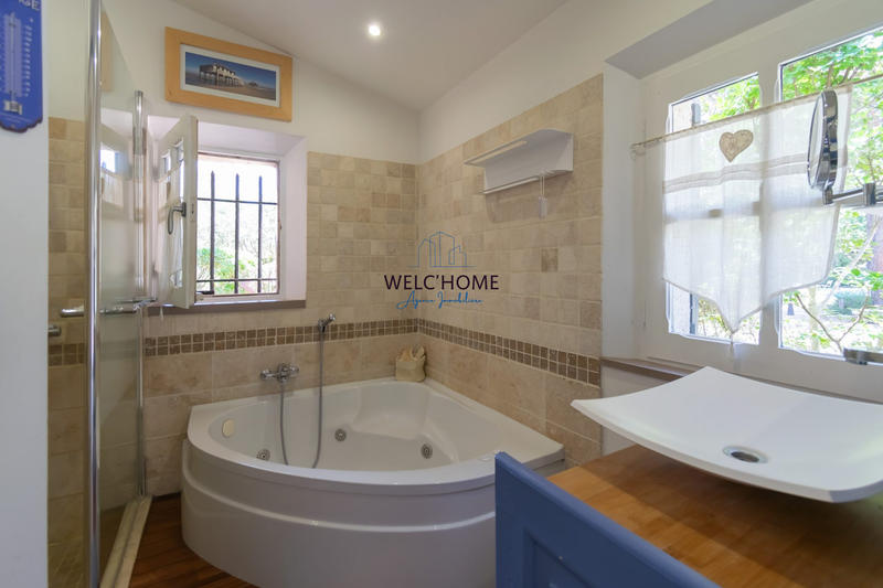 Villa - 234 m² - 8 pièces