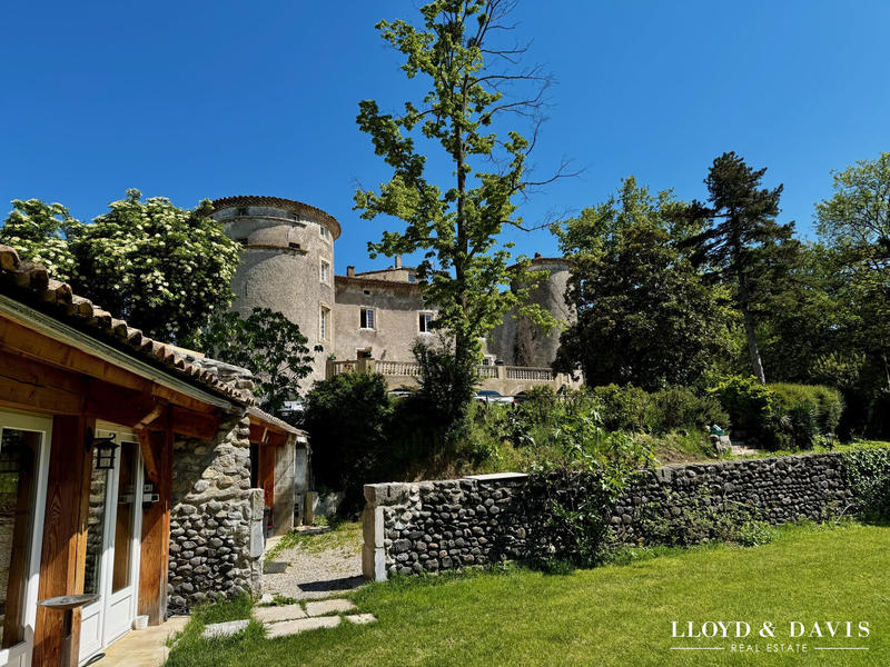Château - 1 560 m² - 20 pièces